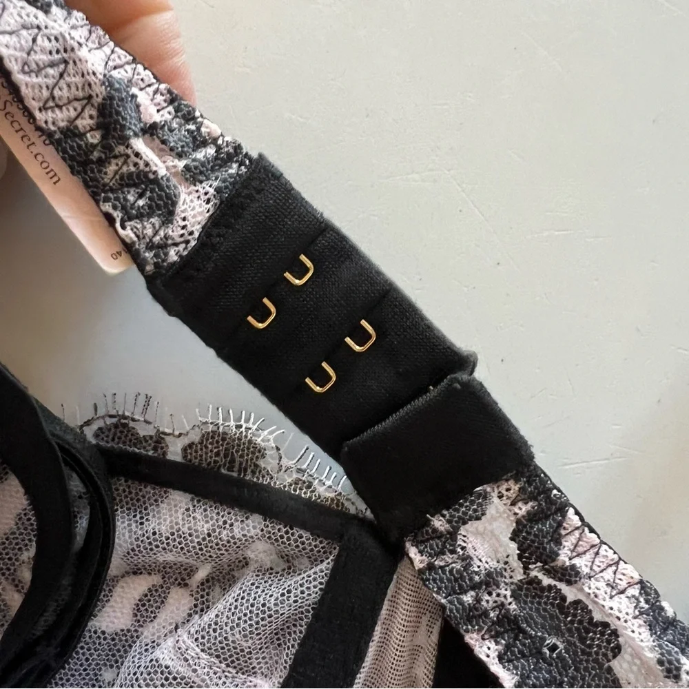 Victoria’s Secret lace bra new